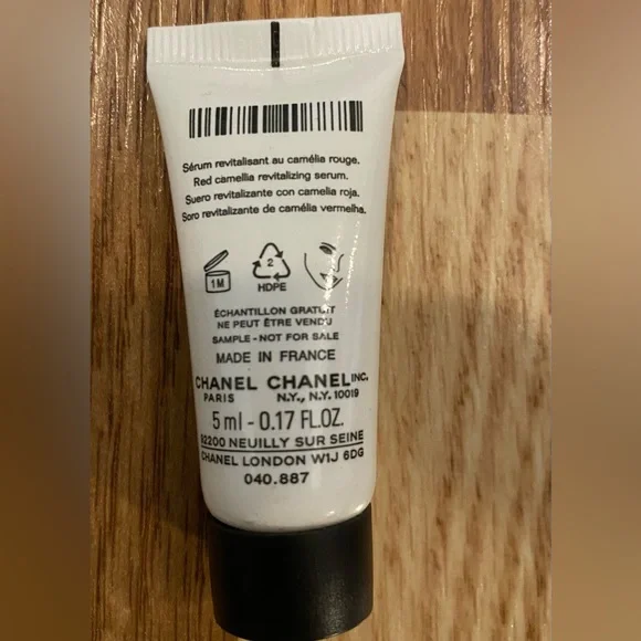 CHANEL Mini Skincare Set in White, Black & Gold NWOT - Picture 3 of 10